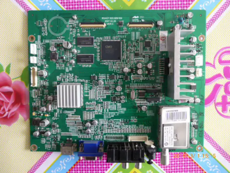 Hisense TLM3233D RSAG7.820.998 CHIMEI V320B1-L07 Board