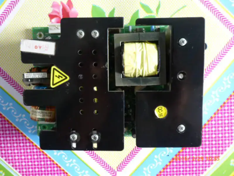 Skyworth 5800-PLCD26-01/00/10C 5300-09002-00 32L08HR 電源板