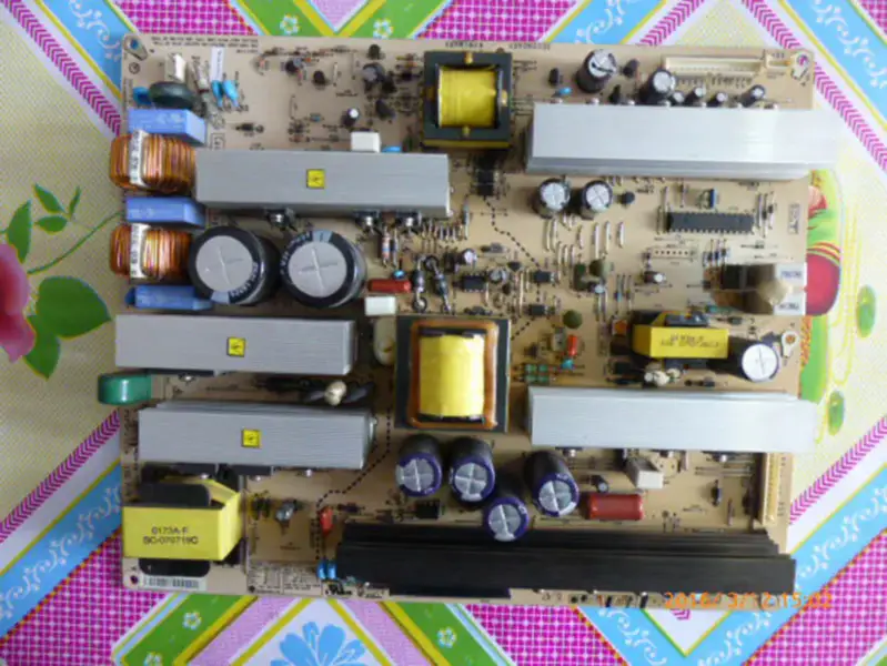Haier P32R1 PSU32F1-L1 PSPU-J701A EAY38730101 電源板