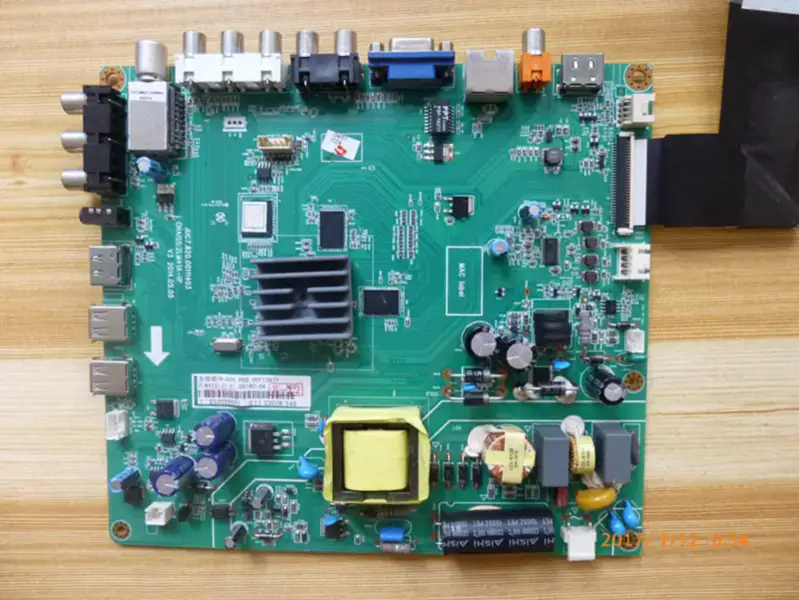 Changhong LED32C2080I LED32C2J JUC7.820.00111403 LCD Board