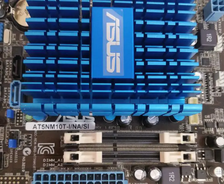 Asus AT5NM10T-I Hauptplatine