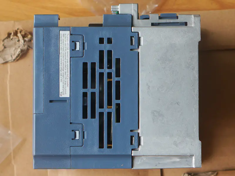 Fuji Mitsubishi FRN2.2E2S-4J FRN22E2S4J Wechselrichter
