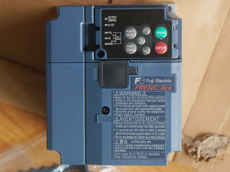 Fuji Mitsubishi FRN2.2E2S-4J FRN22E2S4J inverter