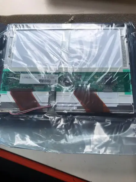 TOSHIBA LTM12C318 LCD