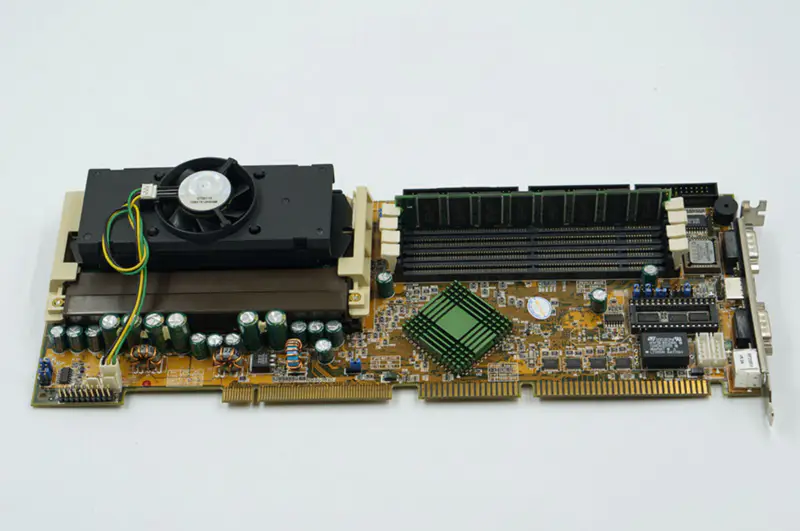 IEI ROCKY-P258BX V5.1 industrial motherboard with CPU and memory